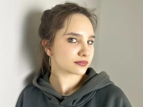 webcam show model MaudDanforth