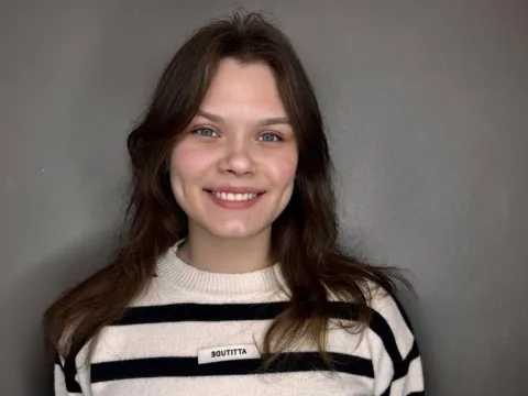 nude teen model AliceDavidsen