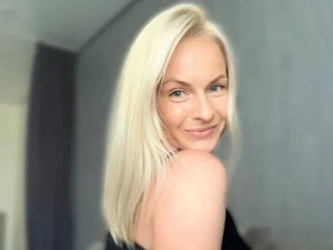 in live sex model AliceeGrace
