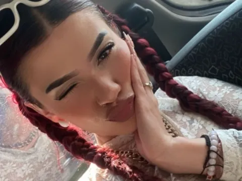 live cam chat model ClhoeOwen