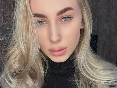 adult webcam model DanielaLaroche