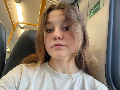 feed live sex model DorisBroyli