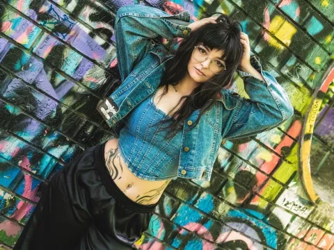 jasmine video chat model EmaMaze