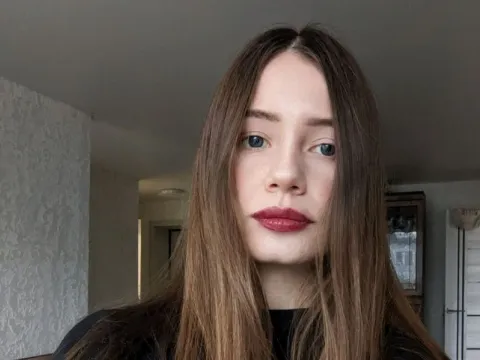 video live sex model EmilliaClark