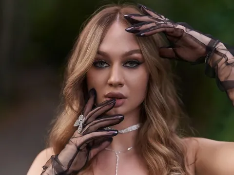 live sex video model EmilyFines