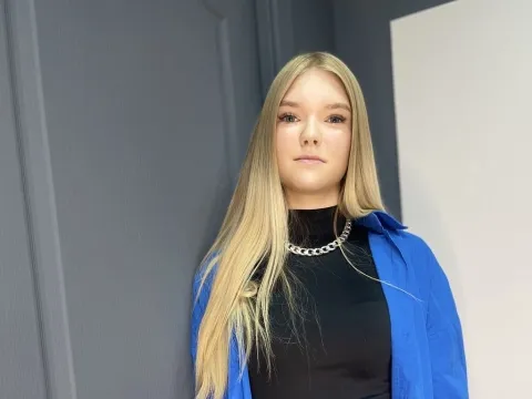 adult cam model FloraHerrin