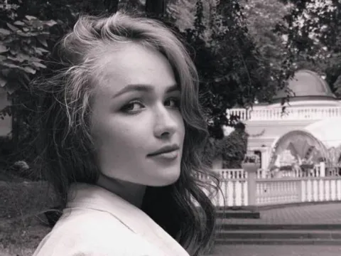 live sex show model GladysEvitt