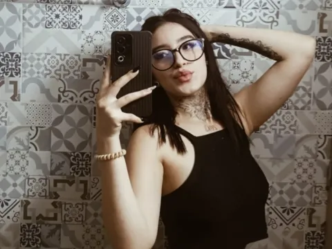 live sex cam model HillaryBeck