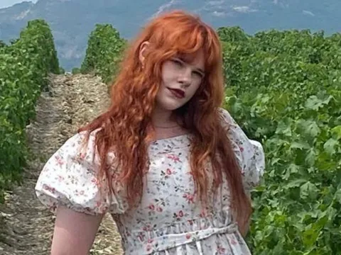 video dating model KateEllson
