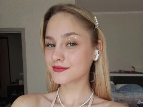 video and pictures model KiraVey