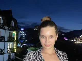 sex webcam model MiraMaer