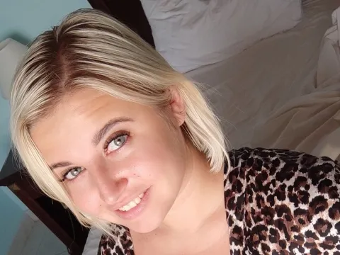 adult webcam model OliviaHiltom