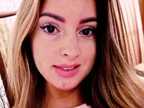 live web chat model RicheleRyanay