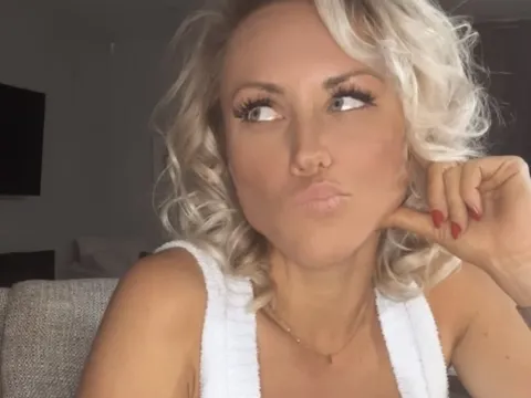 pussy webcam model RoxannaBay