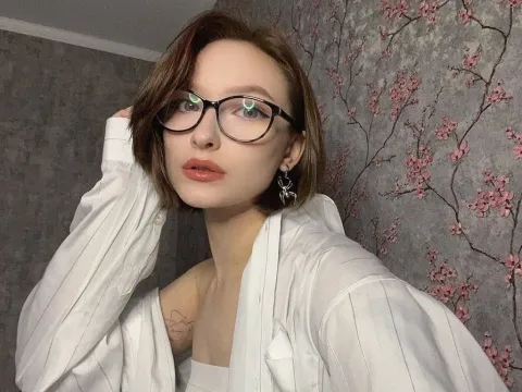 nude webcams model SummerAkira