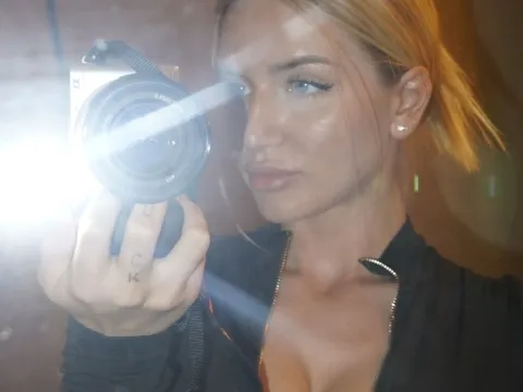 nude webcams model VictoriaMinds